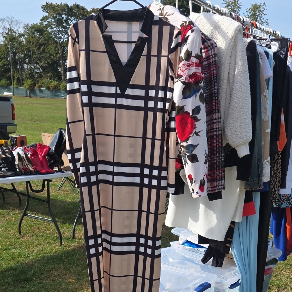 Chic Plaid V-Neck Maxi Dress